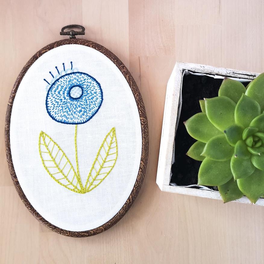Chain stitch video tutorial 3 Blue modern flower hand embroidery in an oval hoop